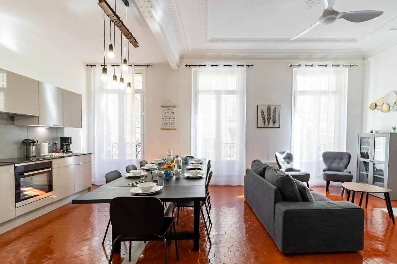 LE PRIVILIANE - Bel et grand appartement idéalement situé Marseille 0*,  France